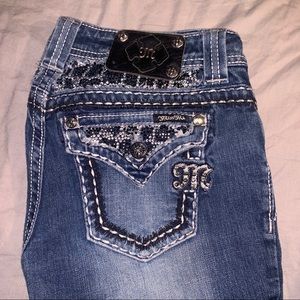 💛Women’s miss me Jeans Rhinestone detailing💛